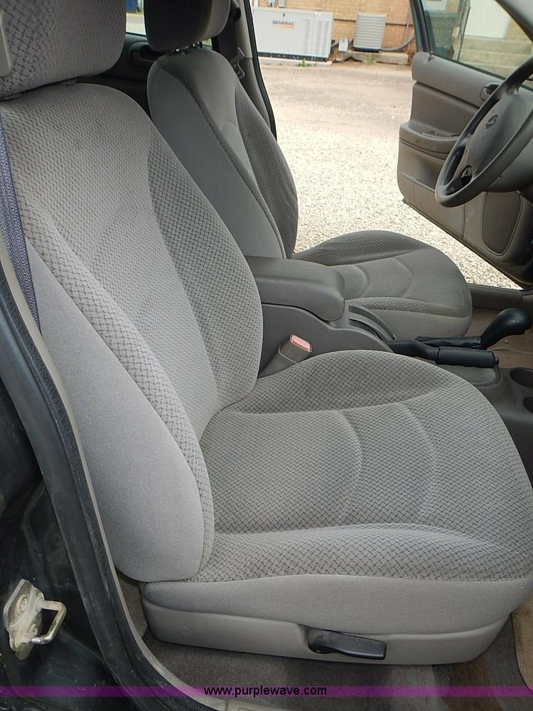 image for item I3635 2004 Dodge Stratus SE