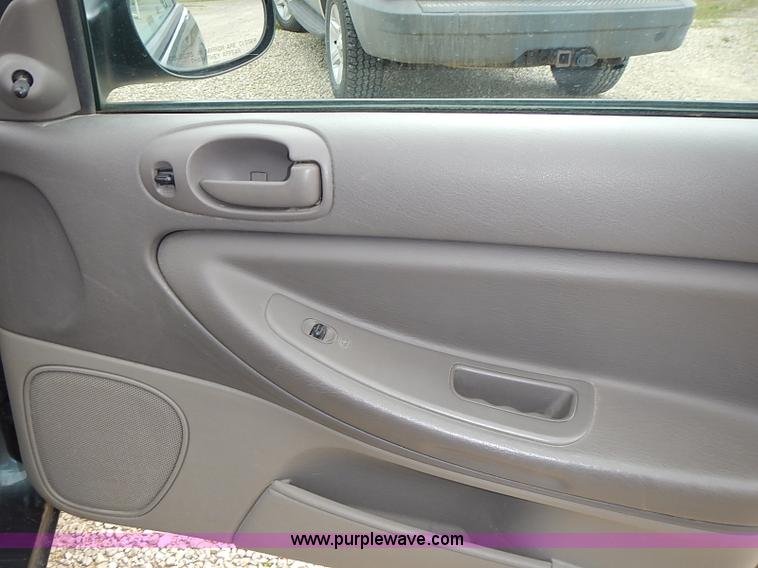 image for item I3635 2004 Dodge Stratus SE