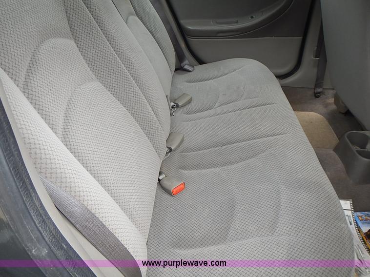 image for item I3635 2004 Dodge Stratus SE