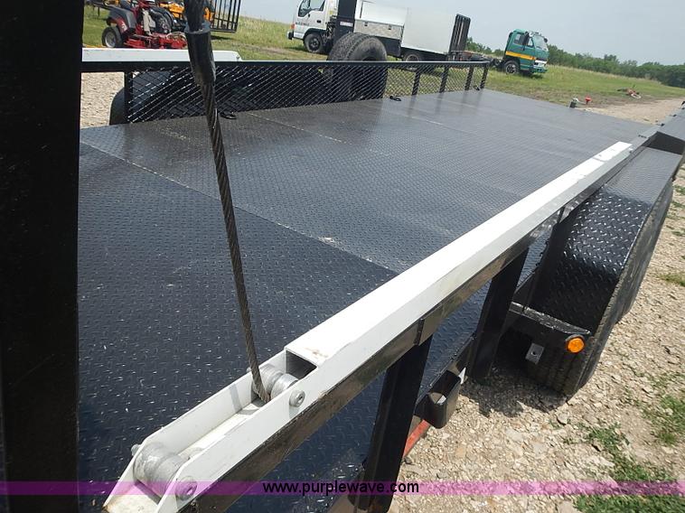 image for item I3640 2007 Lamar 22' car hauler trailer