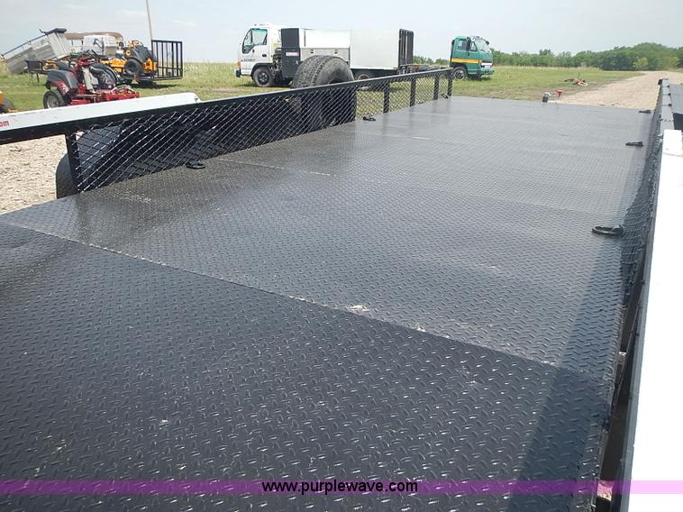 image for item I3640 2007 Lamar 22' car hauler trailer