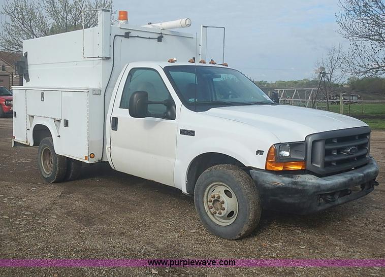 image for item I3672 2000 Ford F350 Super Duty XL utility truck