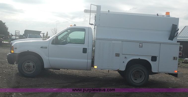 image for item I3672 2000 Ford F350 Super Duty XL utility truck