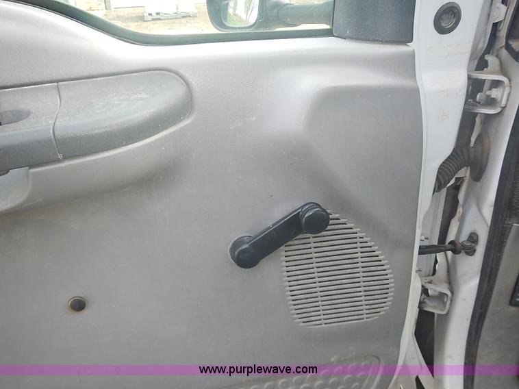 image for item I3672 2000 Ford F350 Super Duty XL utility truck