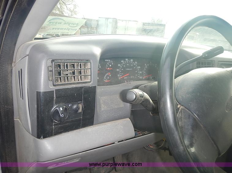 image for item I3672 2000 Ford F350 Super Duty XL utility truck