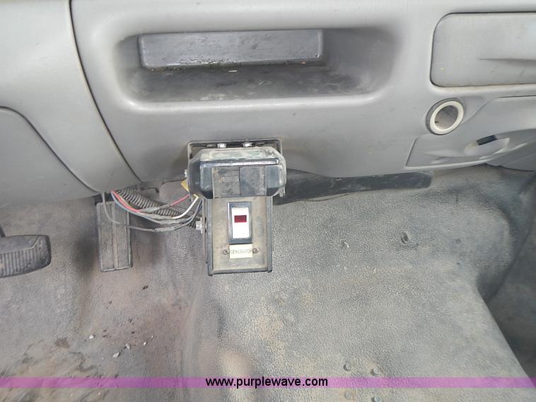 image for item I3672 2000 Ford F350 Super Duty XL utility truck