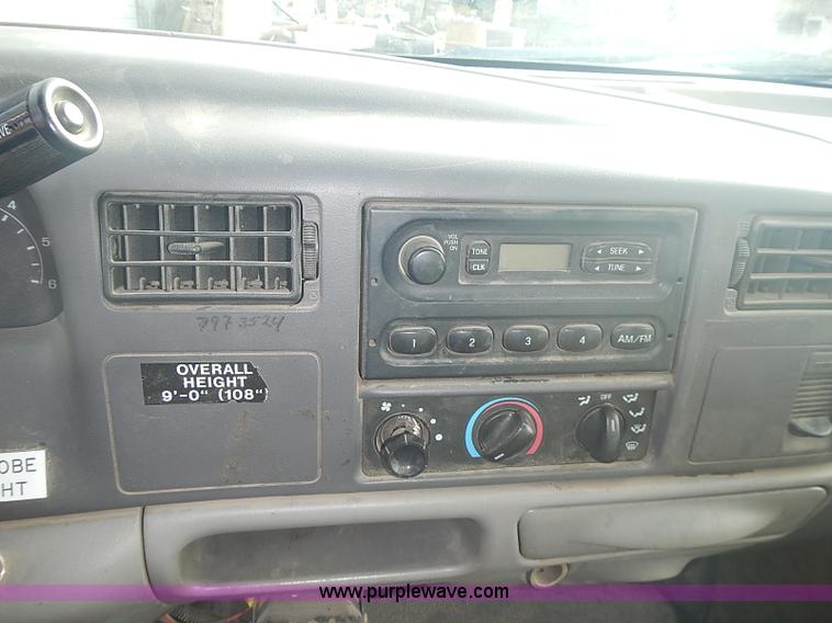 image for item I3672 2000 Ford F350 Super Duty XL utility truck