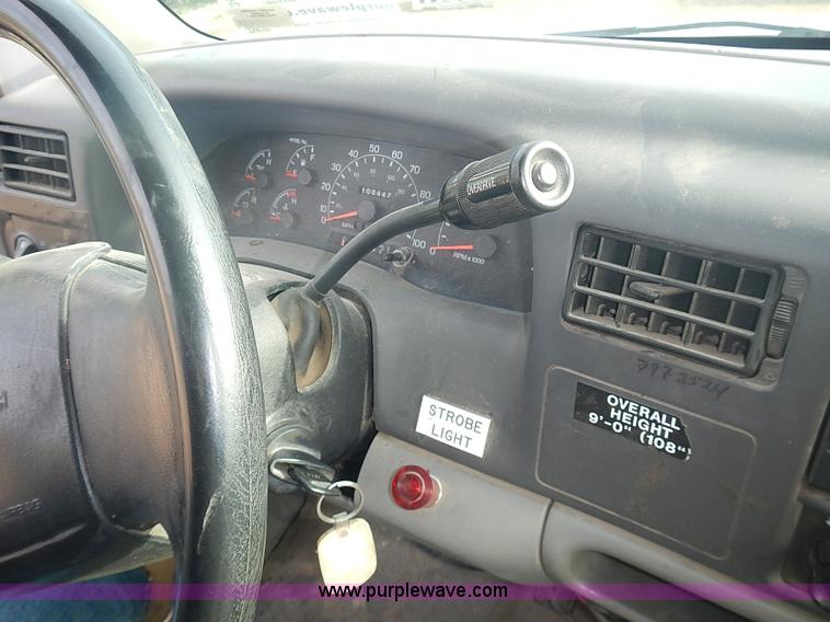 image for item I3672 2000 Ford F350 Super Duty XL utility truck