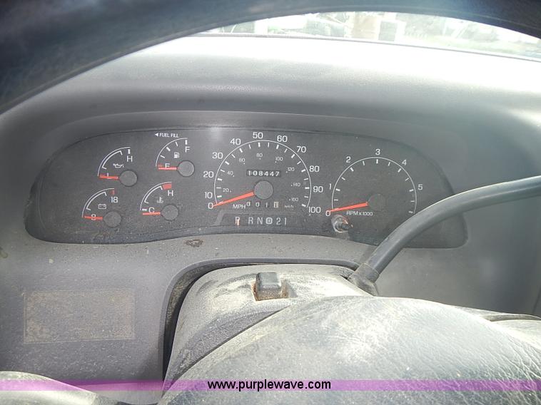 image for item I3672 2000 Ford F350 Super Duty XL utility truck