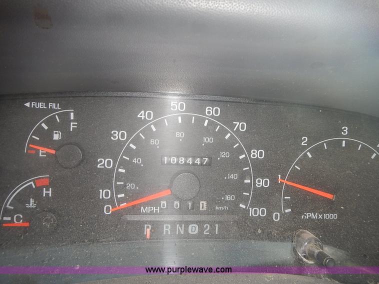 image for item I3672 2000 Ford F350 Super Duty XL utility truck