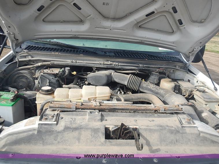 image for item I3672 2000 Ford F350 Super Duty XL utility truck