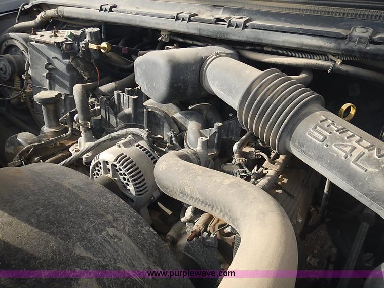 image for item I3672 2000 Ford F350 Super Duty XL utility truck