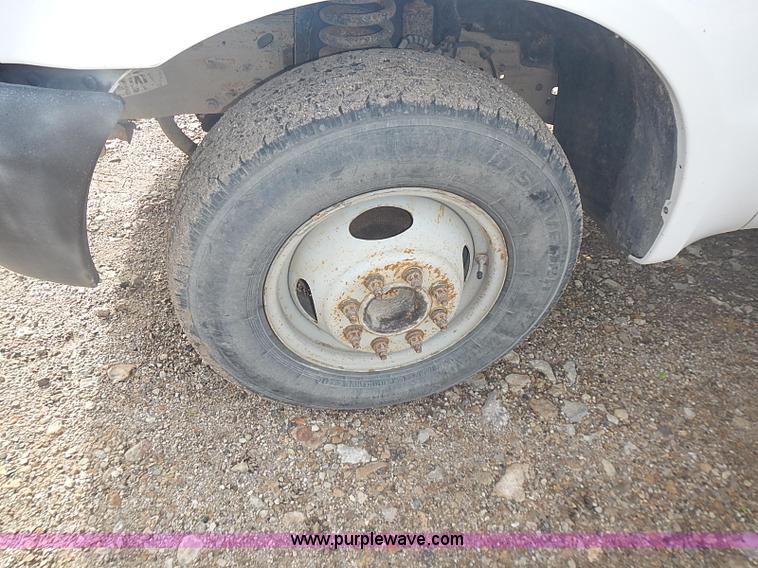 image for item I3672 2000 Ford F350 Super Duty XL utility truck