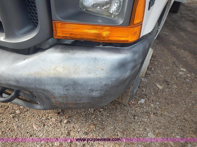 image for item I3672 2000 Ford F350 Super Duty XL utility truck