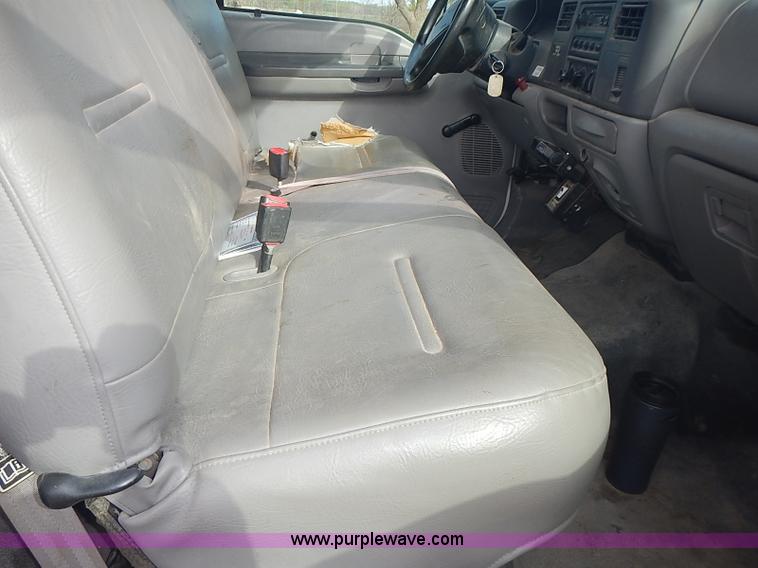 image for item I3672 2000 Ford F350 Super Duty XL utility truck