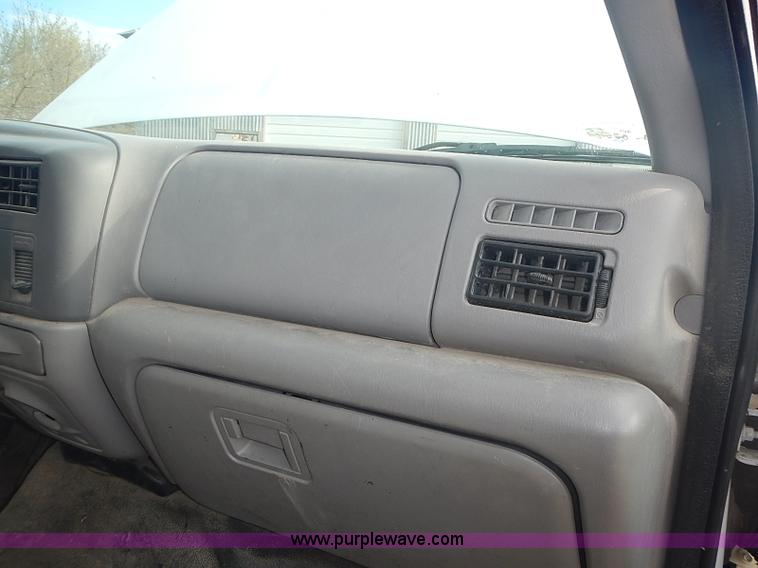 image for item I3672 2000 Ford F350 Super Duty XL utility truck