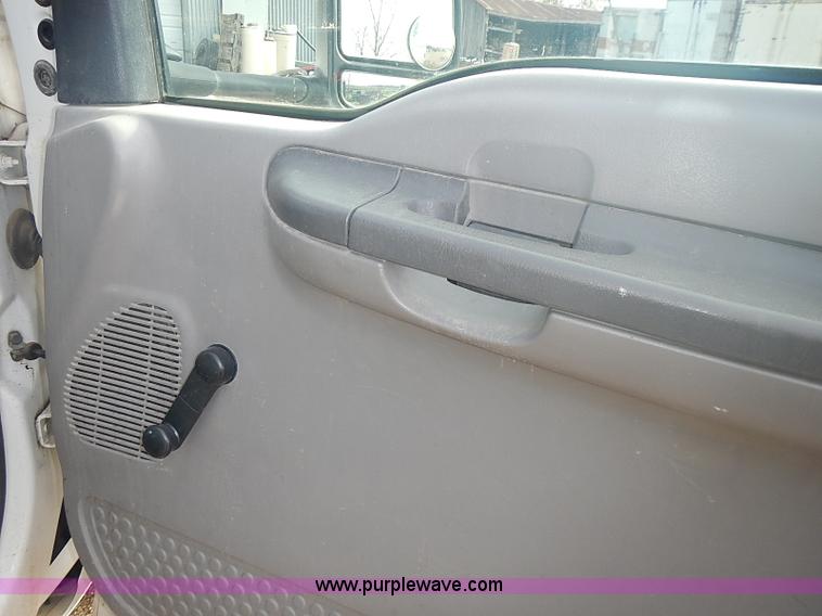 image for item I3672 2000 Ford F350 Super Duty XL utility truck