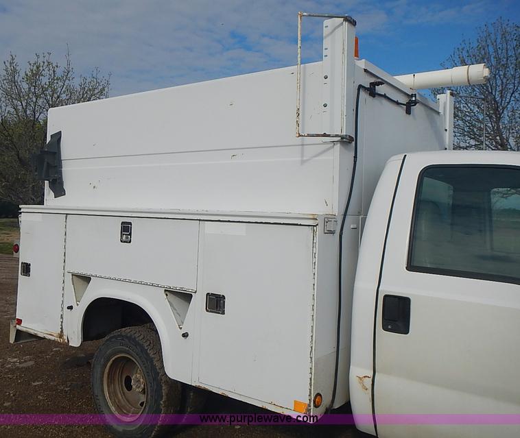 image for item I3672 2000 Ford F350 Super Duty XL utility truck