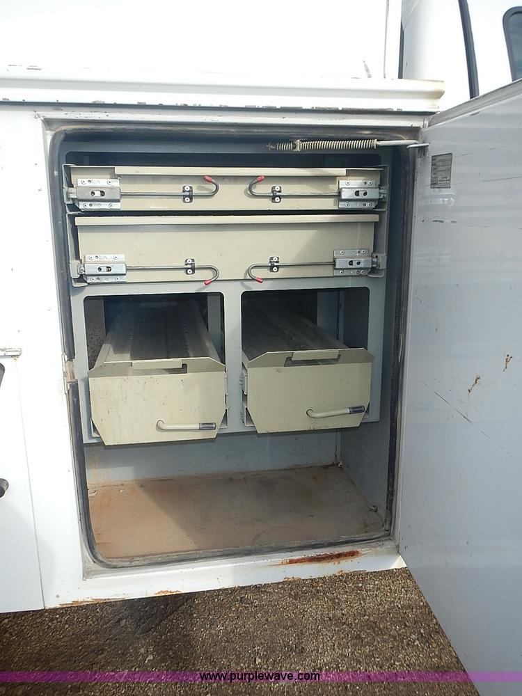 image for item I3672 2000 Ford F350 Super Duty XL utility truck