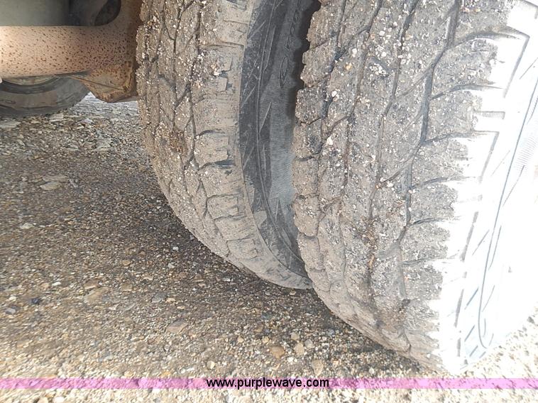 image for item I3672 2000 Ford F350 Super Duty XL utility truck