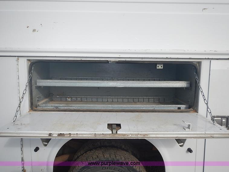 image for item I3672 2000 Ford F350 Super Duty XL utility truck