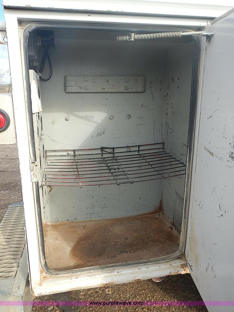 image for item I3672 2000 Ford F350 Super Duty XL utility truck