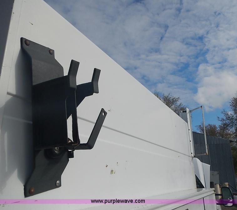 image for item I3672 2000 Ford F350 Super Duty XL utility truck