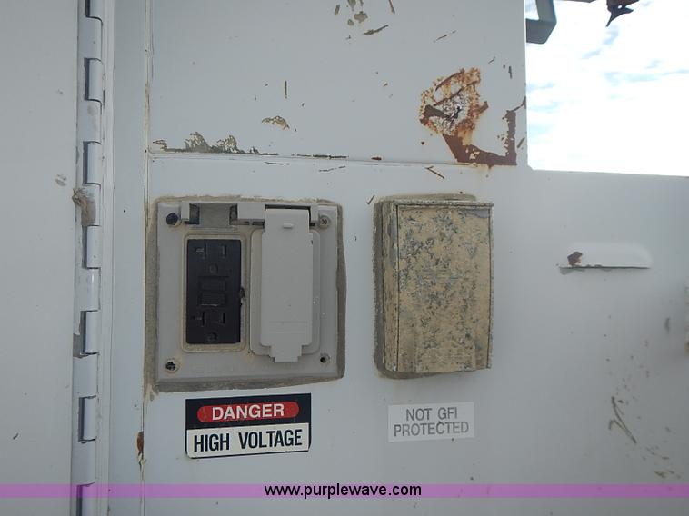 image for item I3672 2000 Ford F350 Super Duty XL utility truck