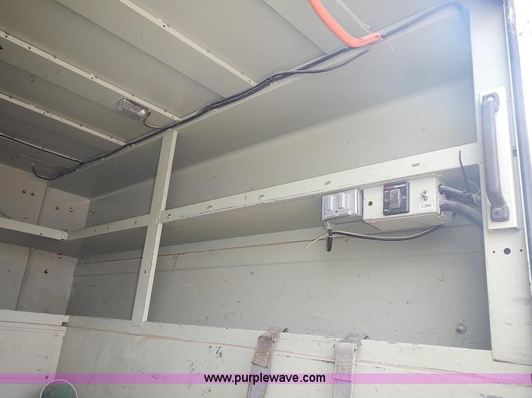 image for item I3672 2000 Ford F350 Super Duty XL utility truck