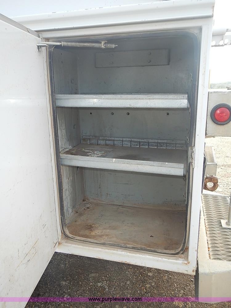 image for item I3672 2000 Ford F350 Super Duty XL utility truck