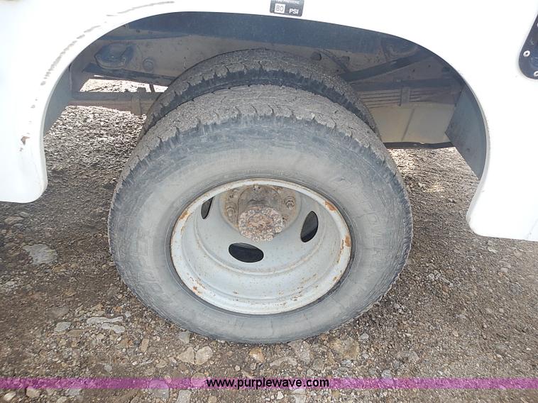 image for item I3672 2000 Ford F350 Super Duty XL utility truck