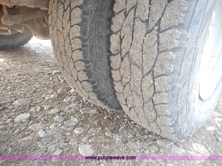 image for item I3672 2000 Ford F350 Super Duty XL utility truck