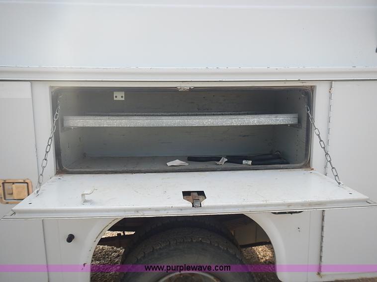 image for item I3672 2000 Ford F350 Super Duty XL utility truck