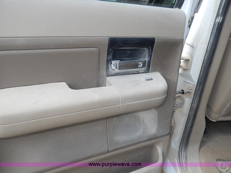 image for item I3739 2006 Ford F150 XLT SuperCrew pickup truck