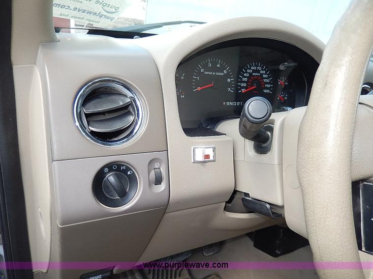 image for item I3739 2006 Ford F150 XLT SuperCrew pickup truck