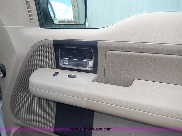 image for item I3739 2006 Ford F150 XLT SuperCrew pickup truck