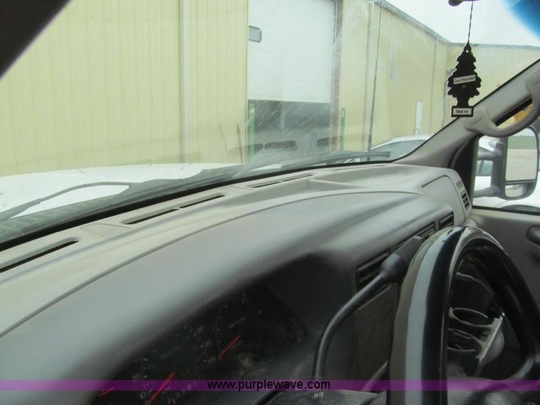 image for item I7012 2001 Ford F450 Super Duty service truck