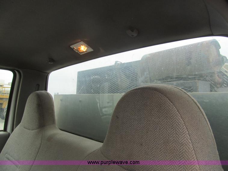 image for item I7012 2001 Ford F450 Super Duty service truck