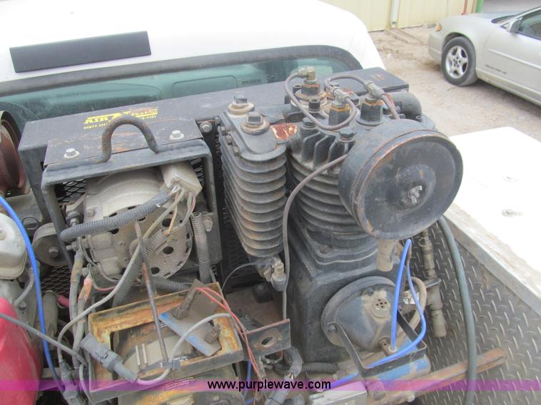 image for item I7012 2001 Ford F450 Super Duty service truck