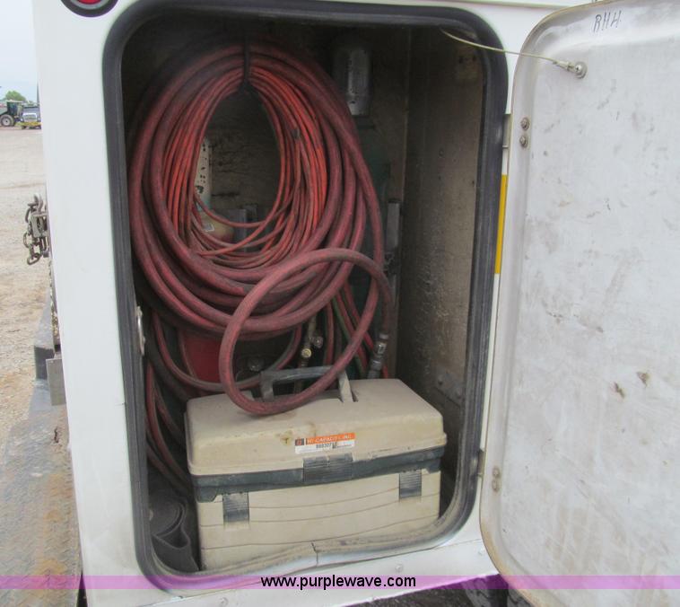 image for item I7012 2001 Ford F450 Super Duty service truck