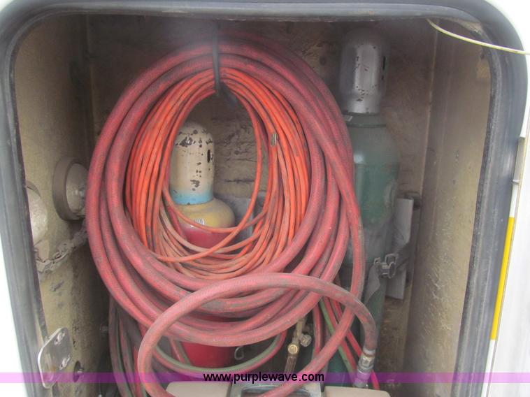 image for item I7012 2001 Ford F450 Super Duty service truck