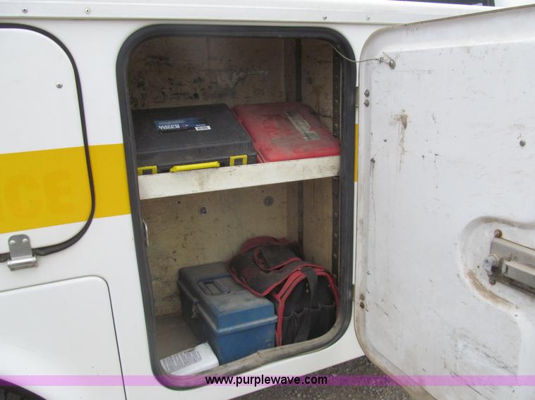 image for item I7012 2001 Ford F450 Super Duty service truck