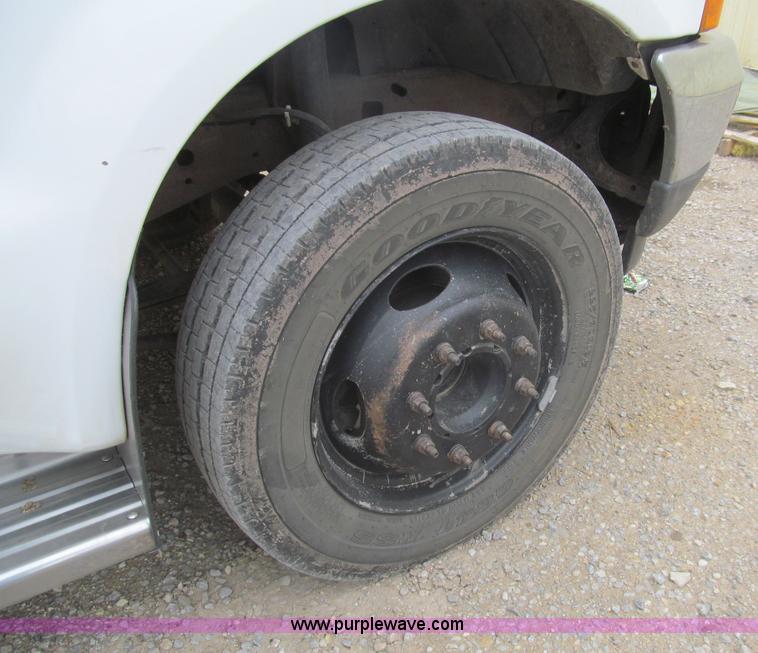 image for item I7012 2001 Ford F450 Super Duty service truck