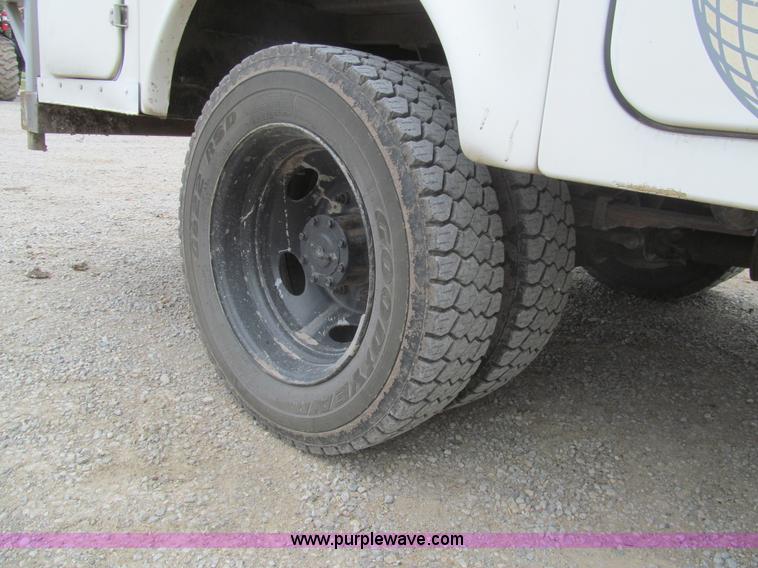 image for item I7012 2001 Ford F450 Super Duty service truck