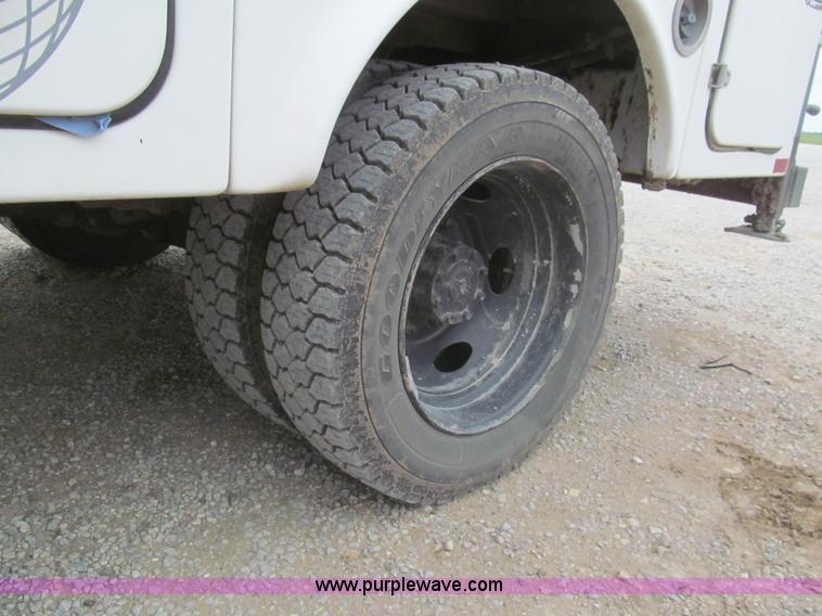 image for item I7012 2001 Ford F450 Super Duty service truck