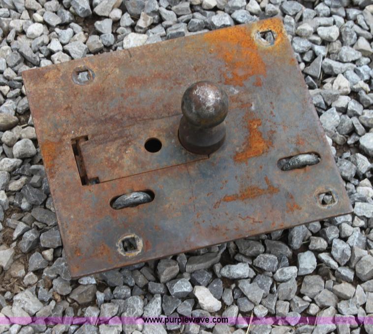 image for item I7421 2008 Ford F250 short bed pickup truck bed