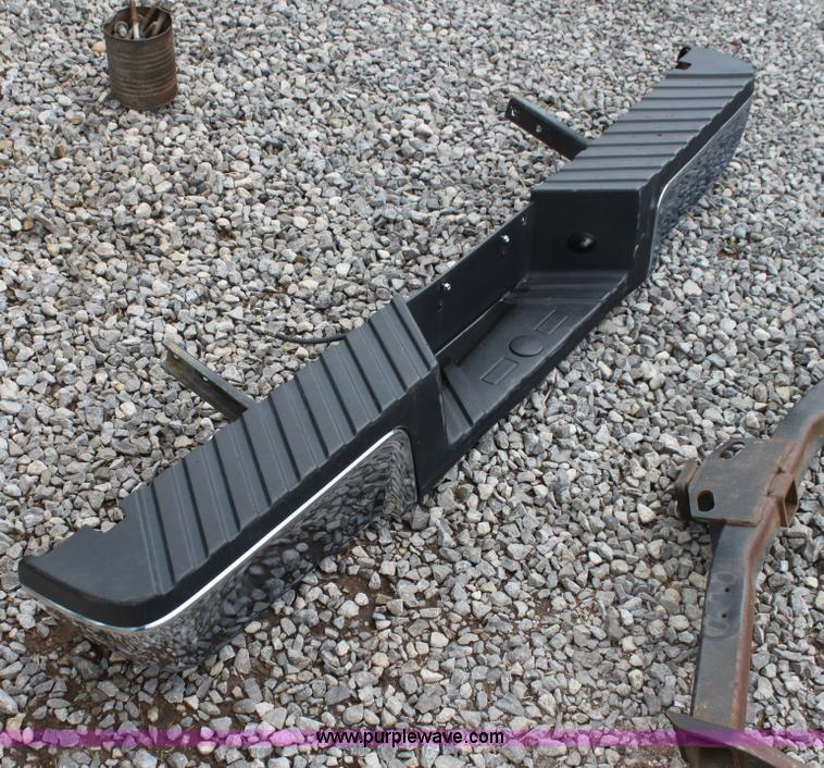 image for item I7421 2008 Ford F250 short bed pickup truck bed