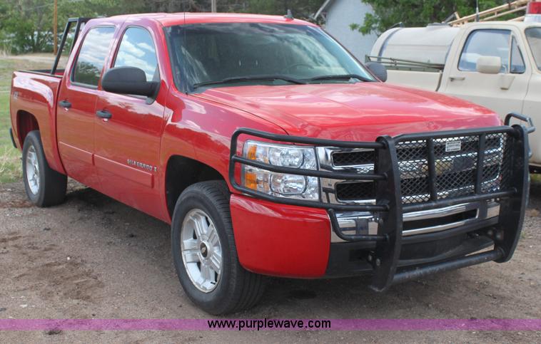 image for item I7423 2007 Chevrolet Silverado 1500 Z71 Crew Cab pickup truck