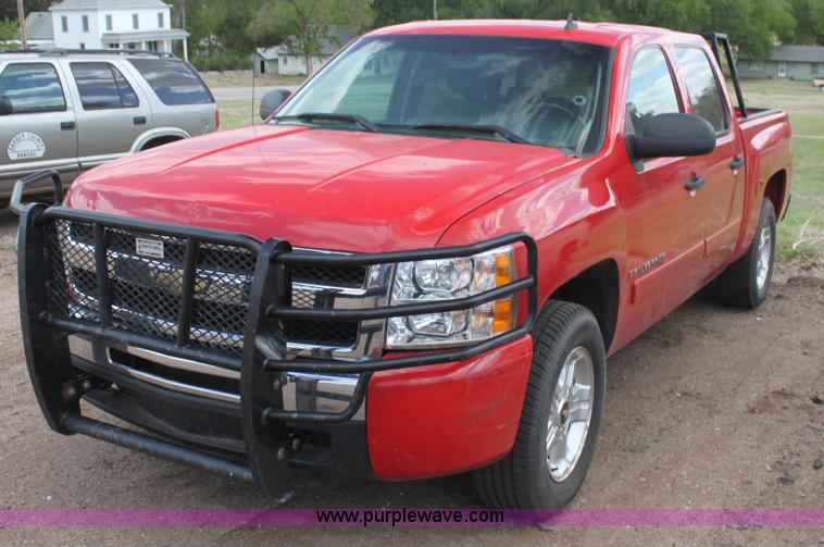 image for item I7423 2007 Chevrolet Silverado 1500 Z71 Crew Cab pickup truck
