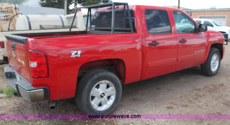 image for item I7423 2007 Chevrolet Silverado 1500 Z71 Crew Cab pickup truck